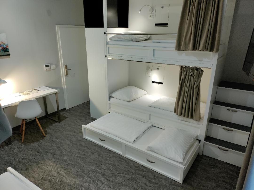 Downtown Boutique Hostel Zadar Exterior photo