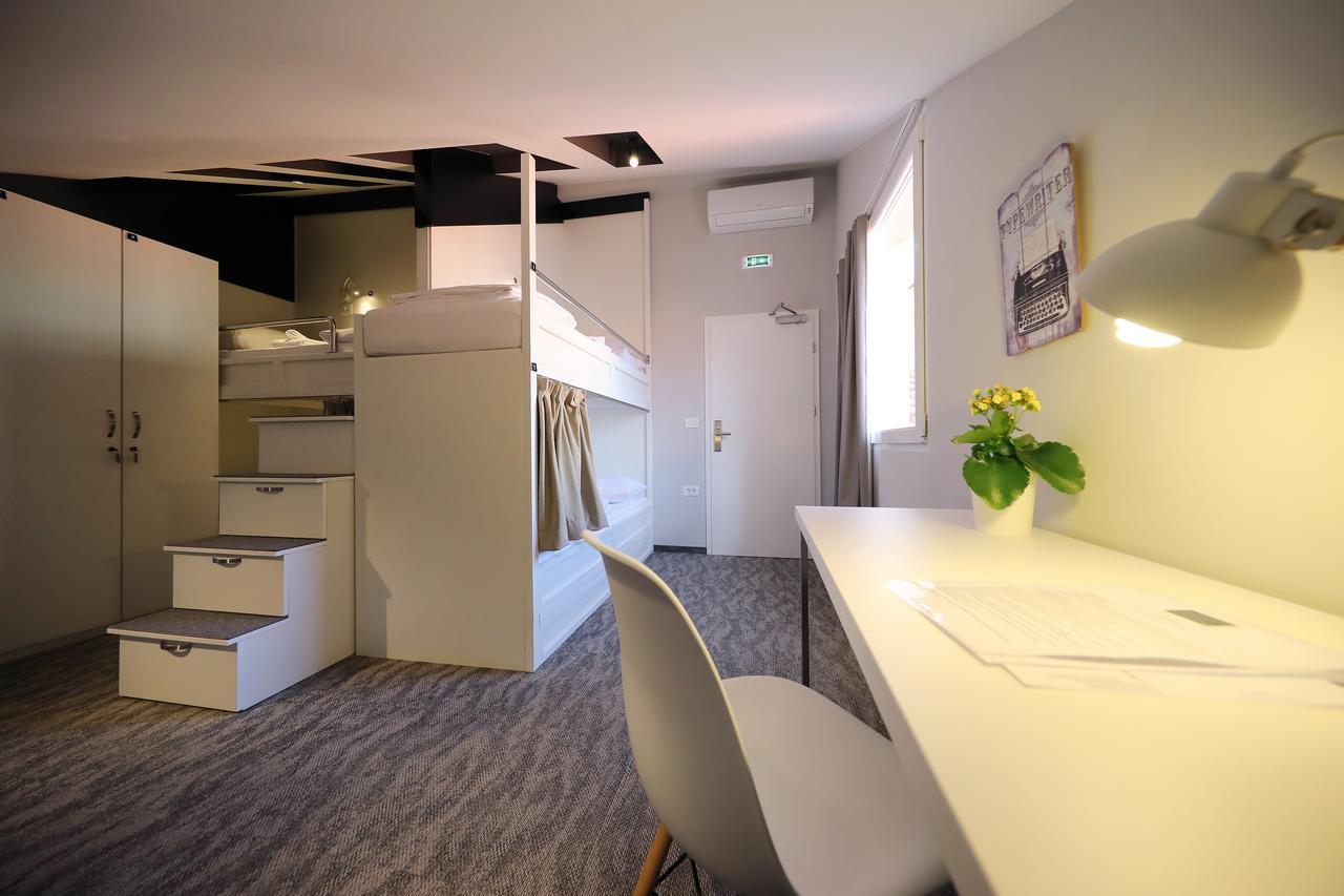 Downtown Boutique Hostel Zadar Exterior photo